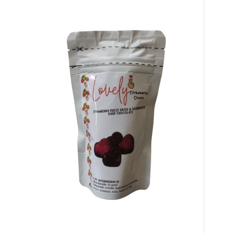 

Lovely Strawberry Chocolate / Cokelat isi stroberi kering