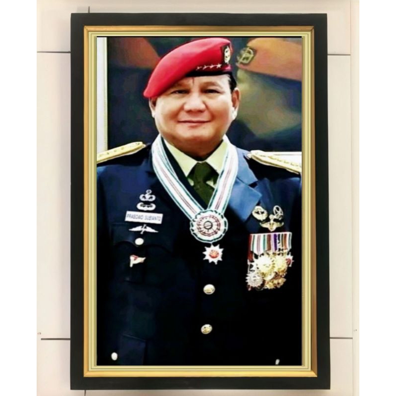 hiasan dinding poster jendral prabowo plus bingkai uk 53*35