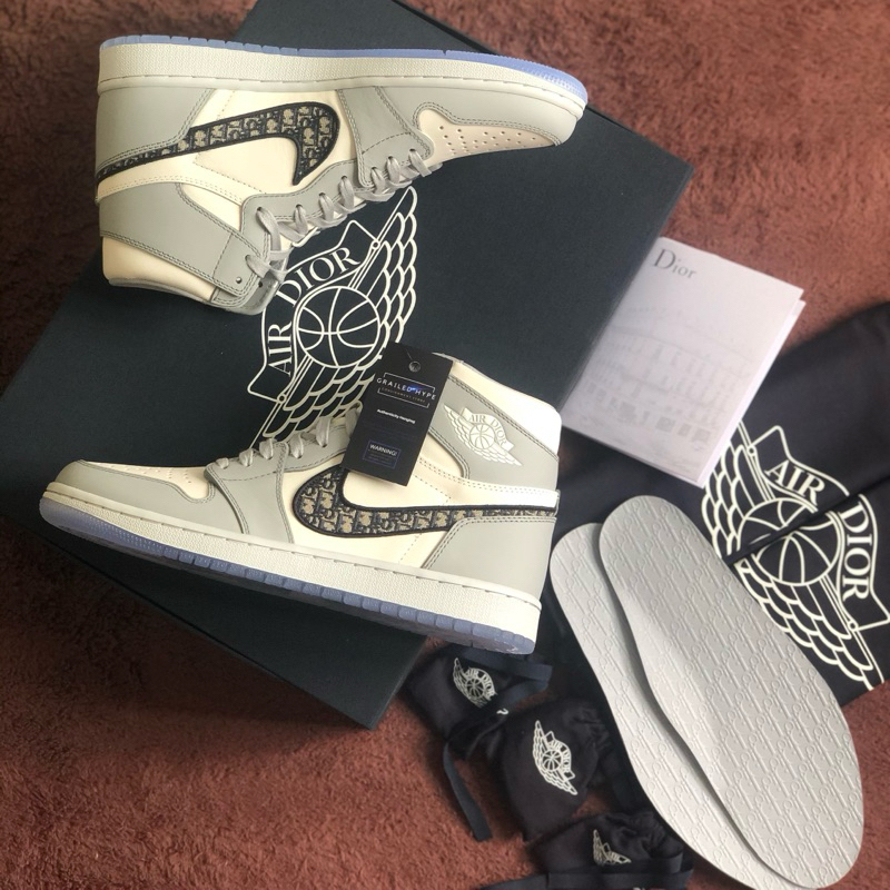 Air Jordan 1 Retro High x Dior (100% Original Resmi)