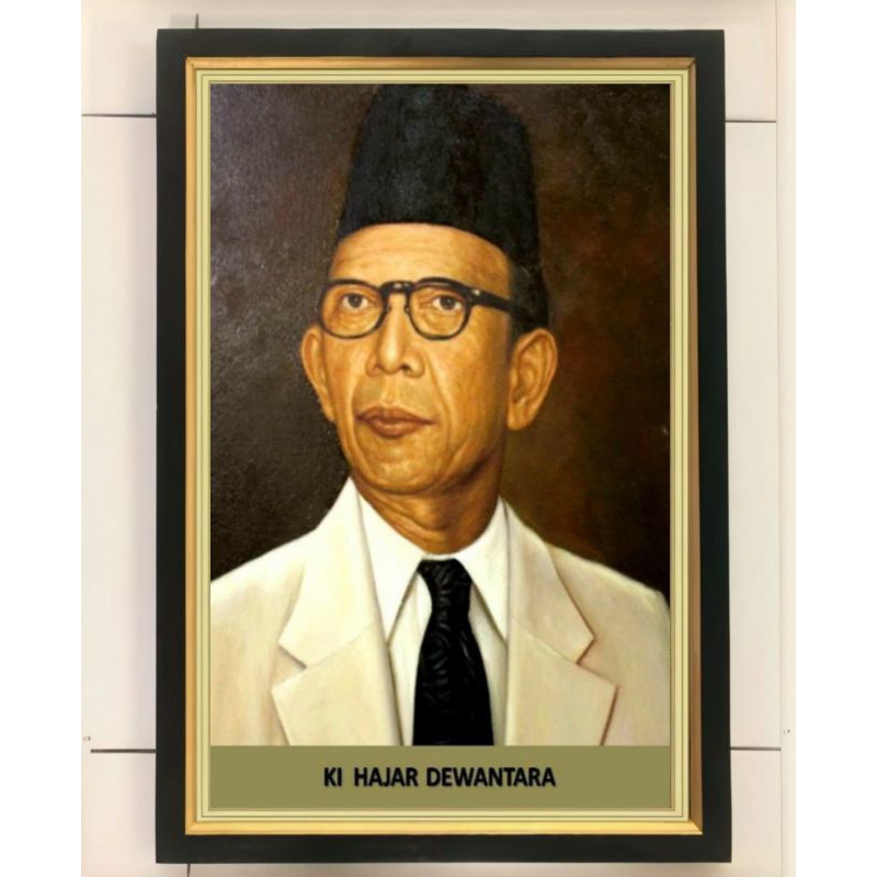 hiasan dinding poster Ki hajar Dewantara plus bingkai ukuran 53×35
