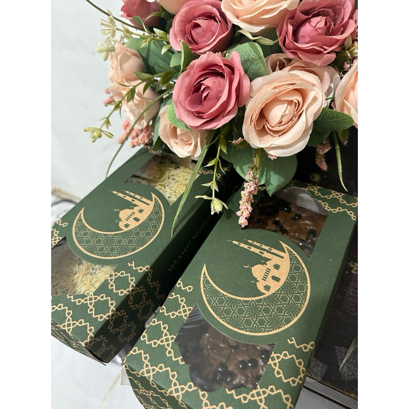

HAMPERS LEBARAN (FUDGY BROWNIES B1G1 FREE)
