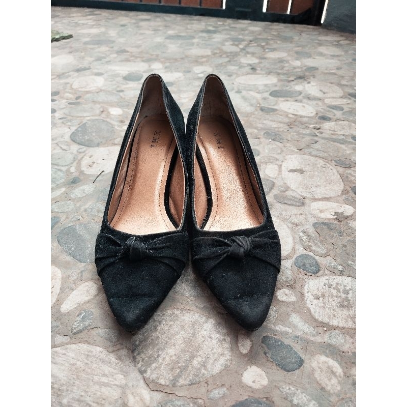sepatu hitam kerja