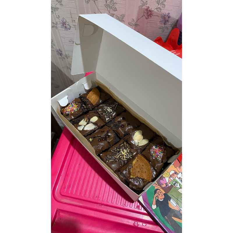 

Fudgy Brownies isi 10