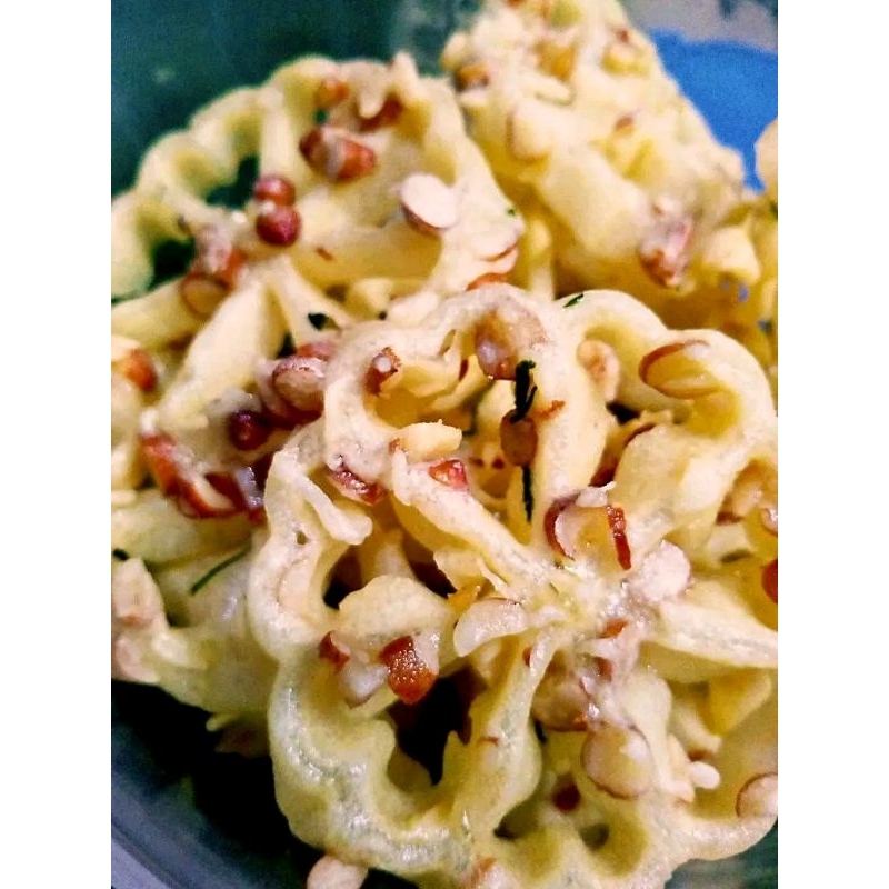 

keripik Peyek kacang kembang goyang