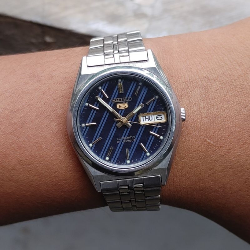 jam tangan seiko 5 automatic caliber 7s26 0070 blue striped dial