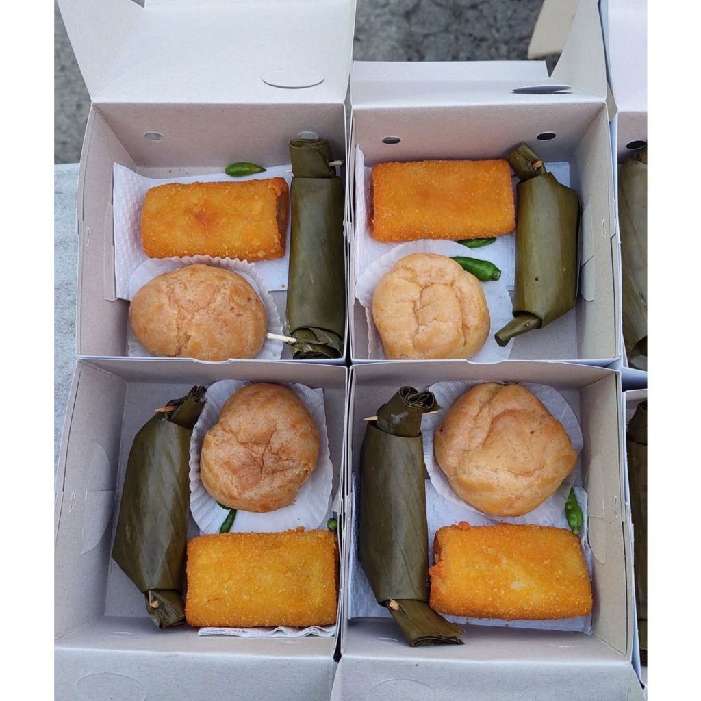 

Paketan Snack Box Paket Snack Cemilan 3 Varian Kue ( BISA REQUEST ISI PAKET )