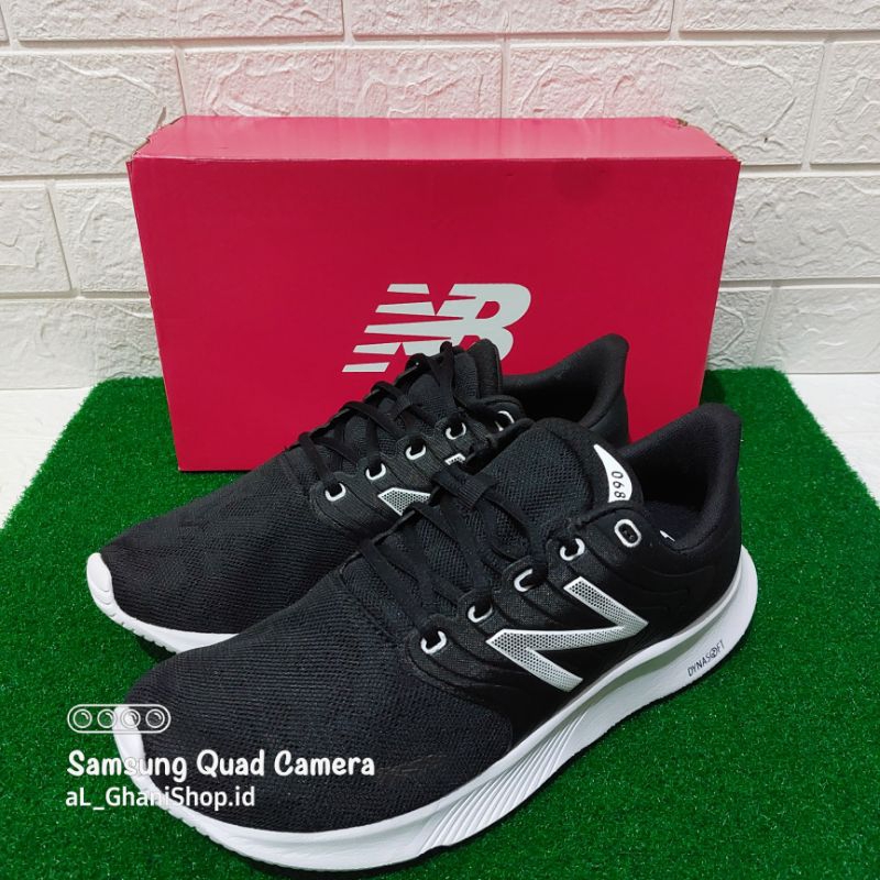 Sepatu Pria Athletic NB M068CB Original
