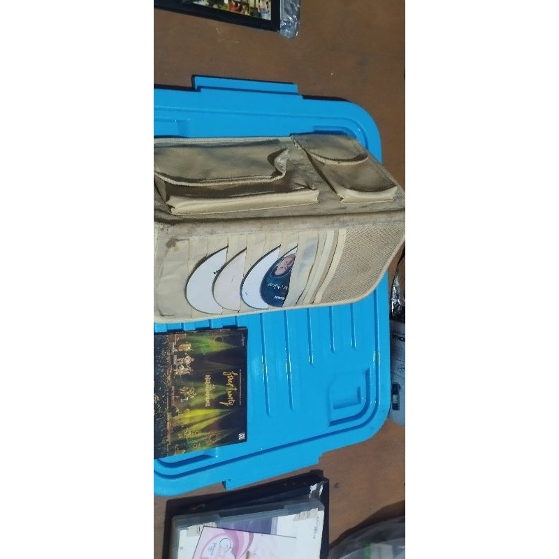 Tempat Kartu dan Disc Interior Mobil Warna Krem (Bekas) Free Disc DVD 5 buah