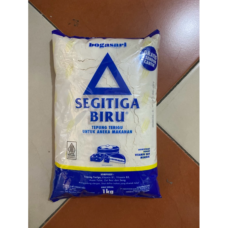 

Tepung Terigu Segitiga Biru 1Kg – Bogasari