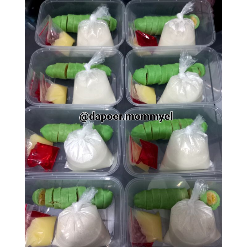 

Es Pisang Ijo Makassar