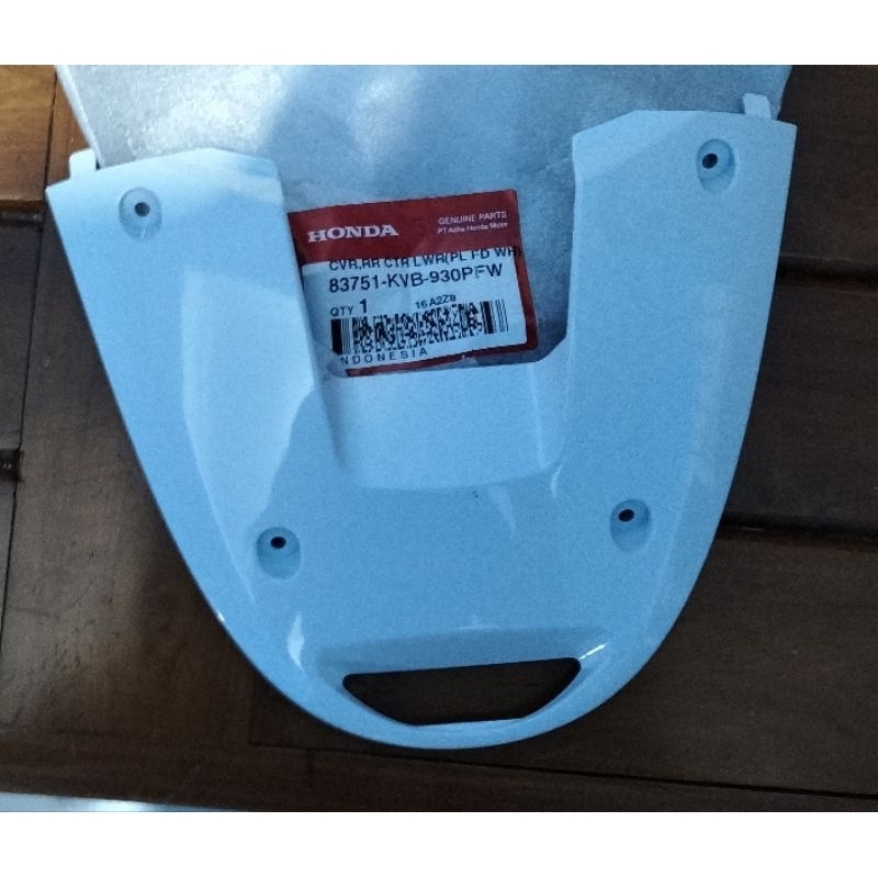 83751-KVB-930PFW Cover bawah lampu STOP Vario 110 karbu warna putih ORI AHM