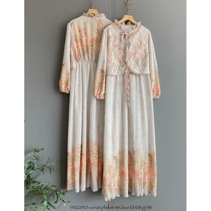 dress ceruti plisket