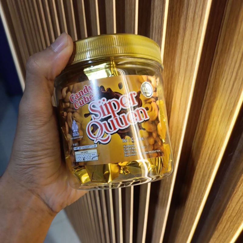 

Coklat Piramid silverqueen isi 40