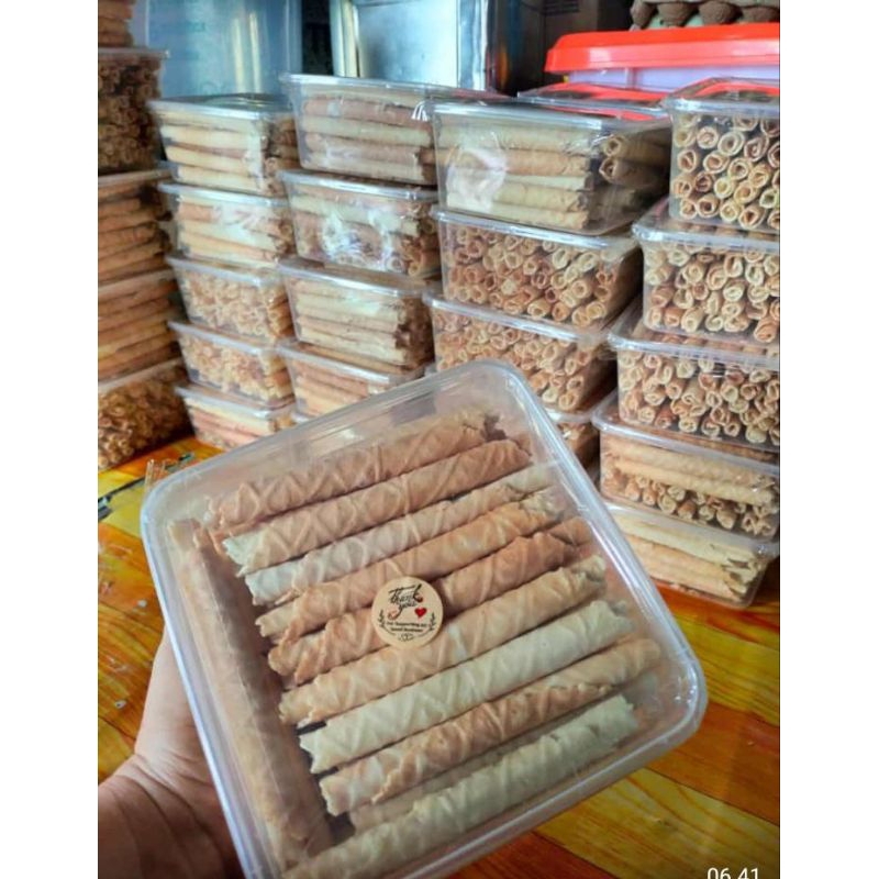 

KUE SEMPRONG ROLLS PANJANG BOX ISI 100 BATANG