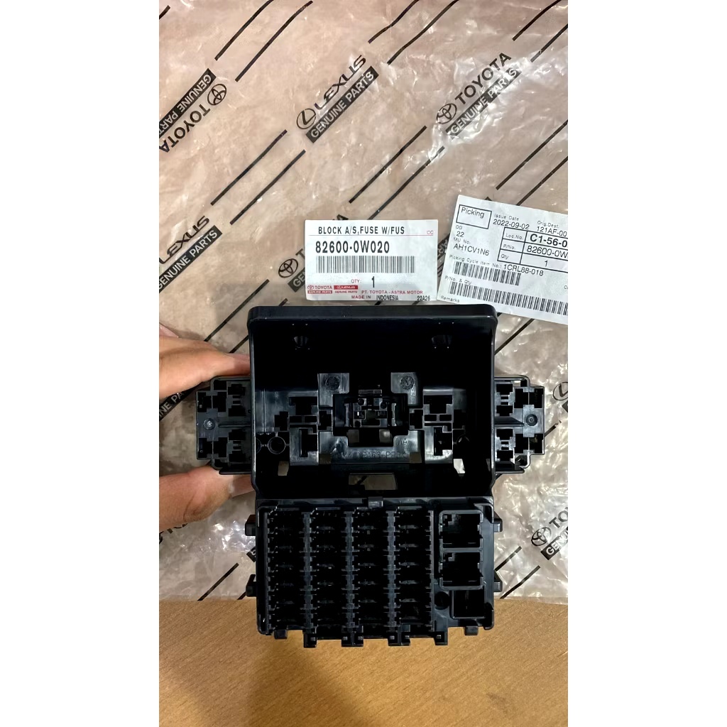 Box Sekring Fuse Box Hino Dutro 110 130 12 Volt Toyota Dyna 110 130 12 Volt Original 82600-0W020 | M