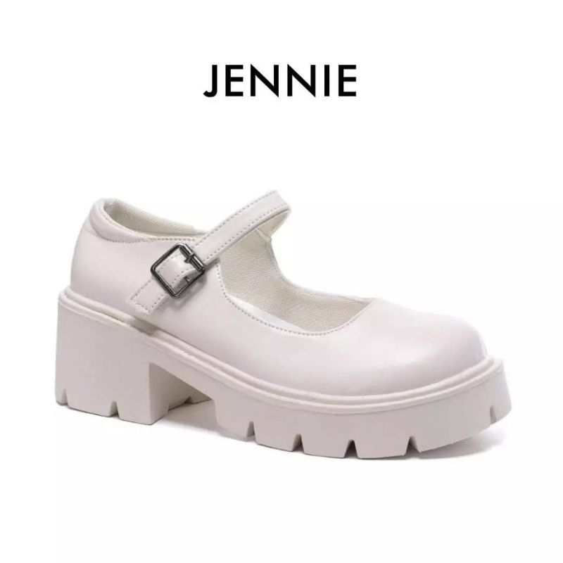 PVN sepatu boots wanita putih