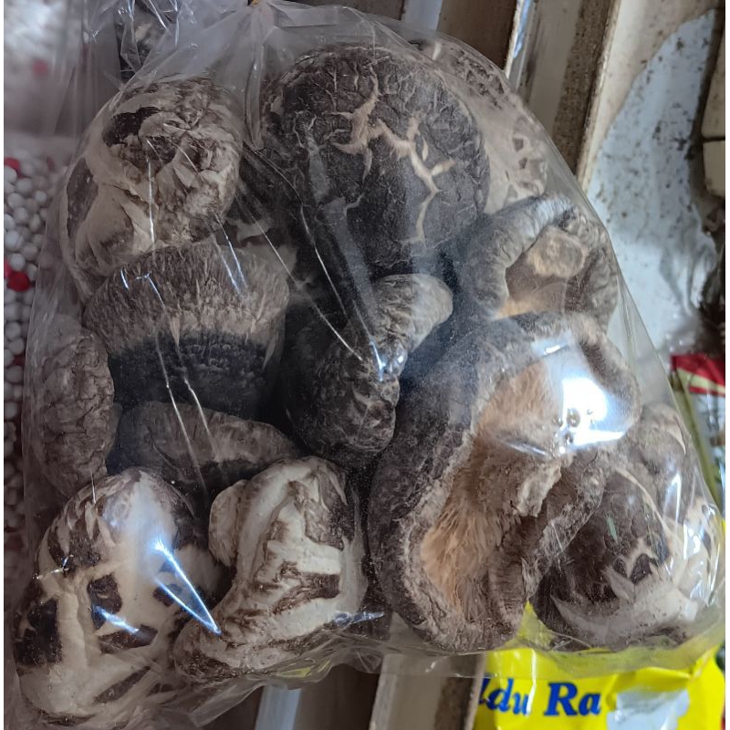 

jamur shintake kering 250gr