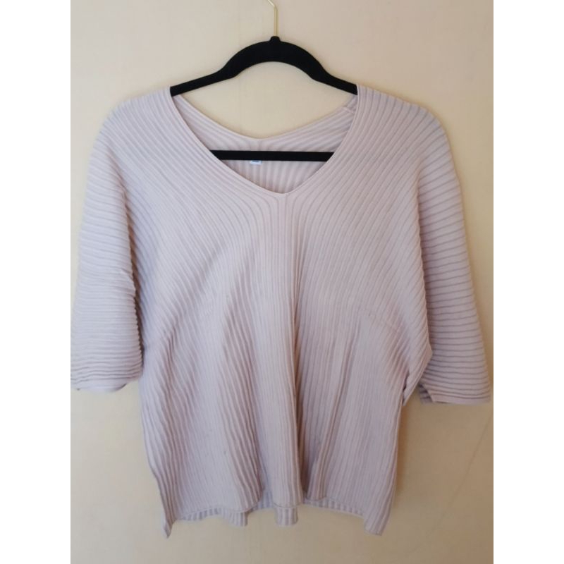 PRELOVED UNIQLO V NECK RIBBED KNIT BLOUSE