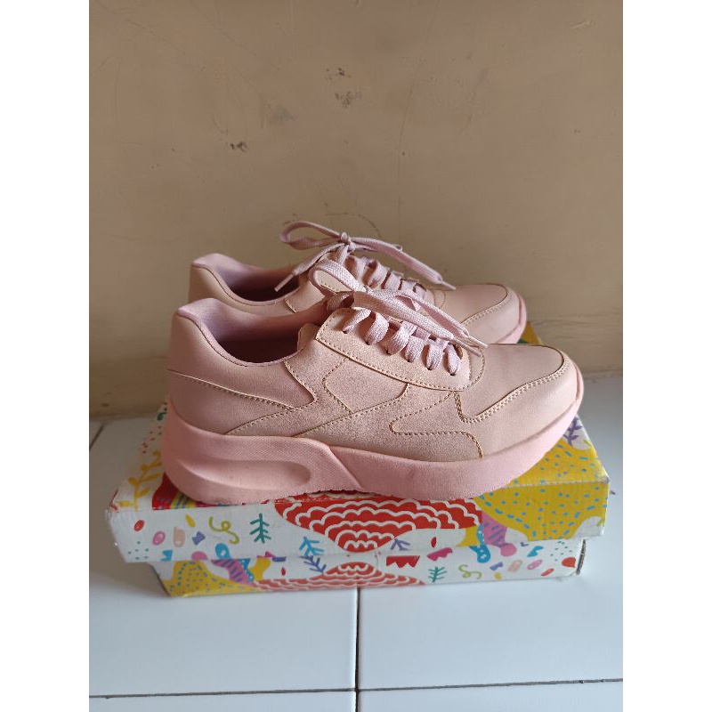 SEPATU SNEAKERS ADORABLE PROJECTS