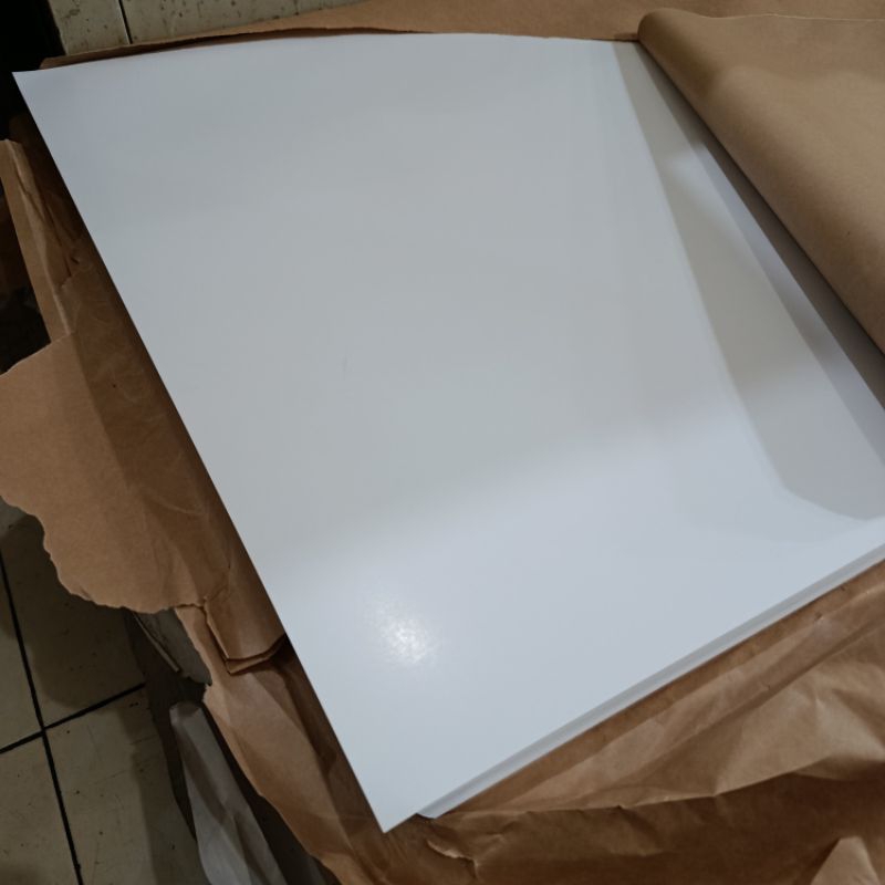 

Kertas Art Karton Glossy 230 Gr ( 46 x 33 cm ) / Lembar
