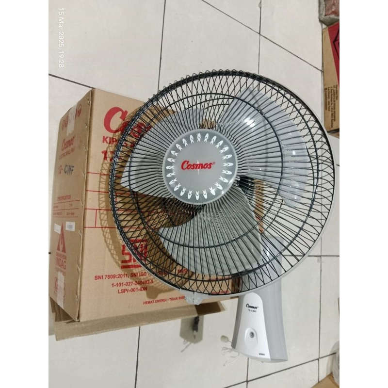 Wall fan COSMOS 12 CWF / Kipas Angin dinding COSMOS 12CWF (12 inchi)
