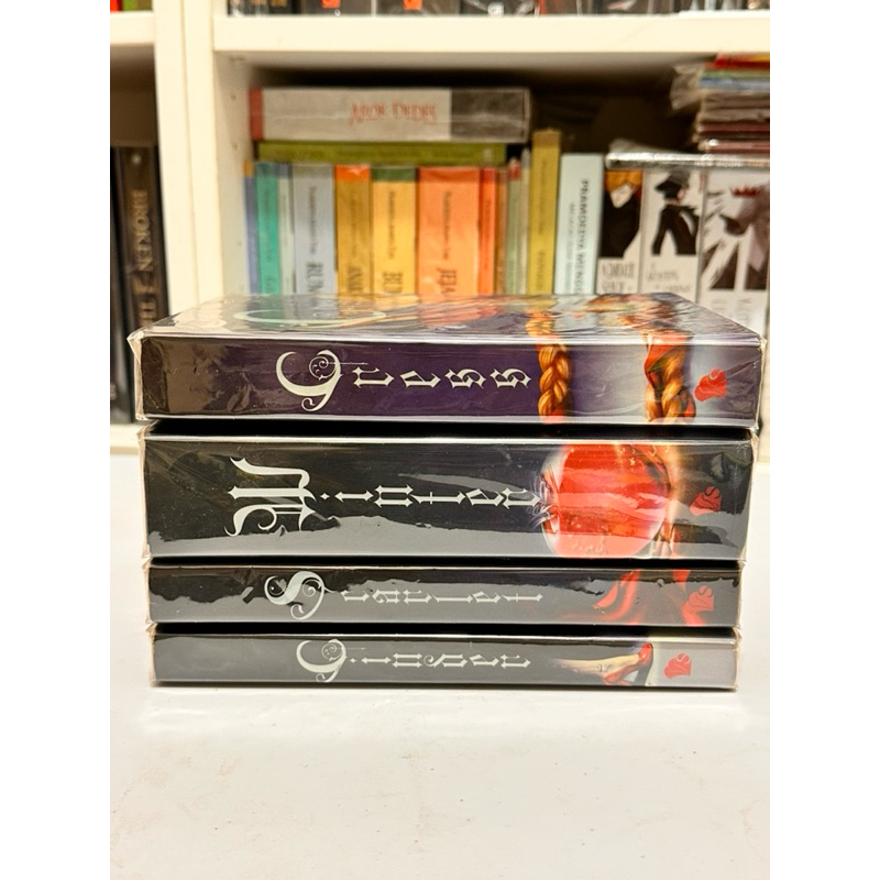 PRELOVED NOVEL LUNAR CHRONICLES - MARISSA MEYER