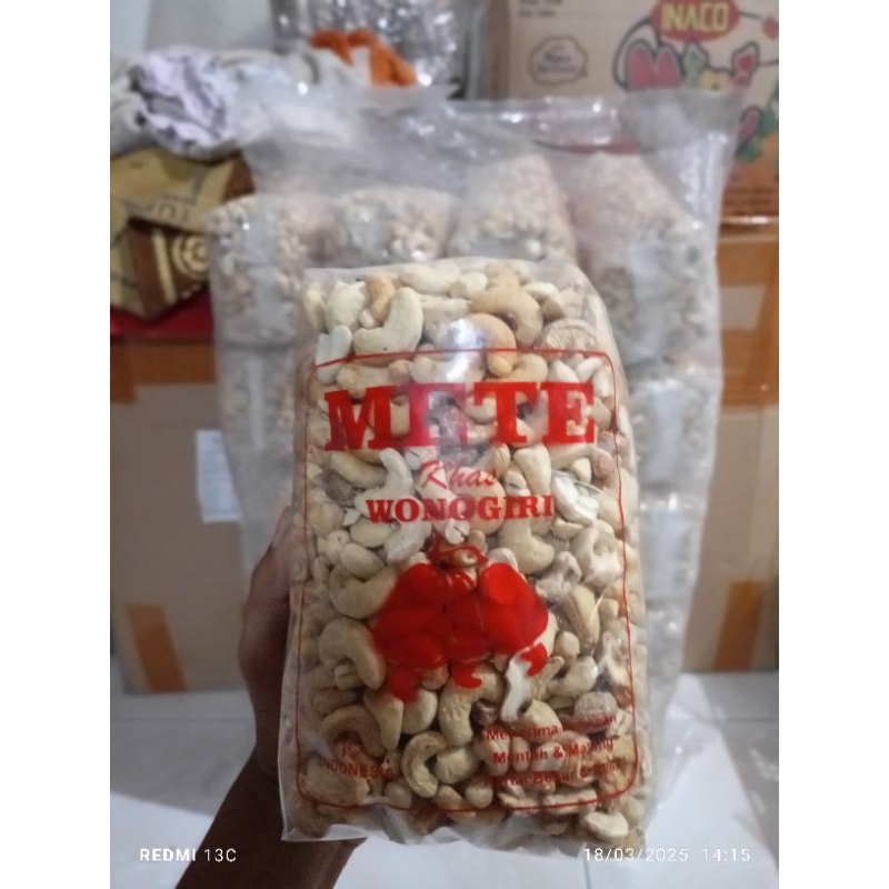 

KACANG METE UTUH
