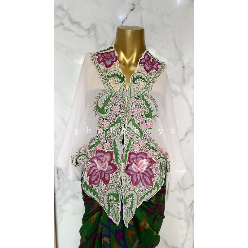 KEBAYA BORDIR BUNGA PUTIH/ KAIN KEBAYA KEBAYA/ BALI
