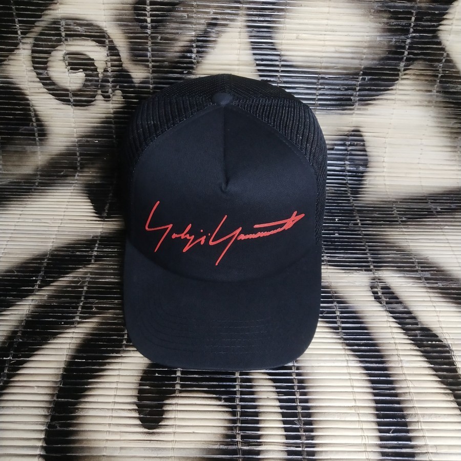 topi yohji yamamoto jaring by coverbrain