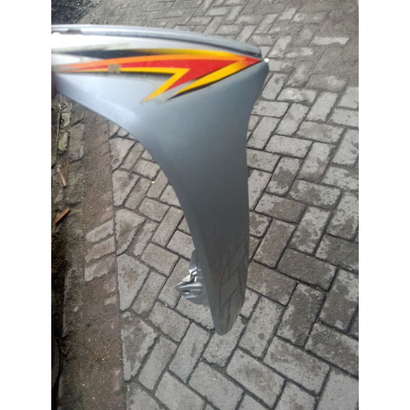 sayap luar Supra fit lama ori ada retak