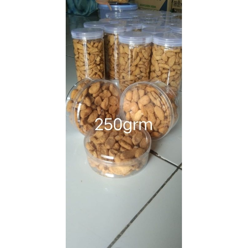 

biji ketapang gurih