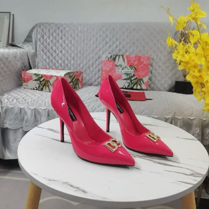 Dolce&Gabbana melepaskan DG buckle high heels