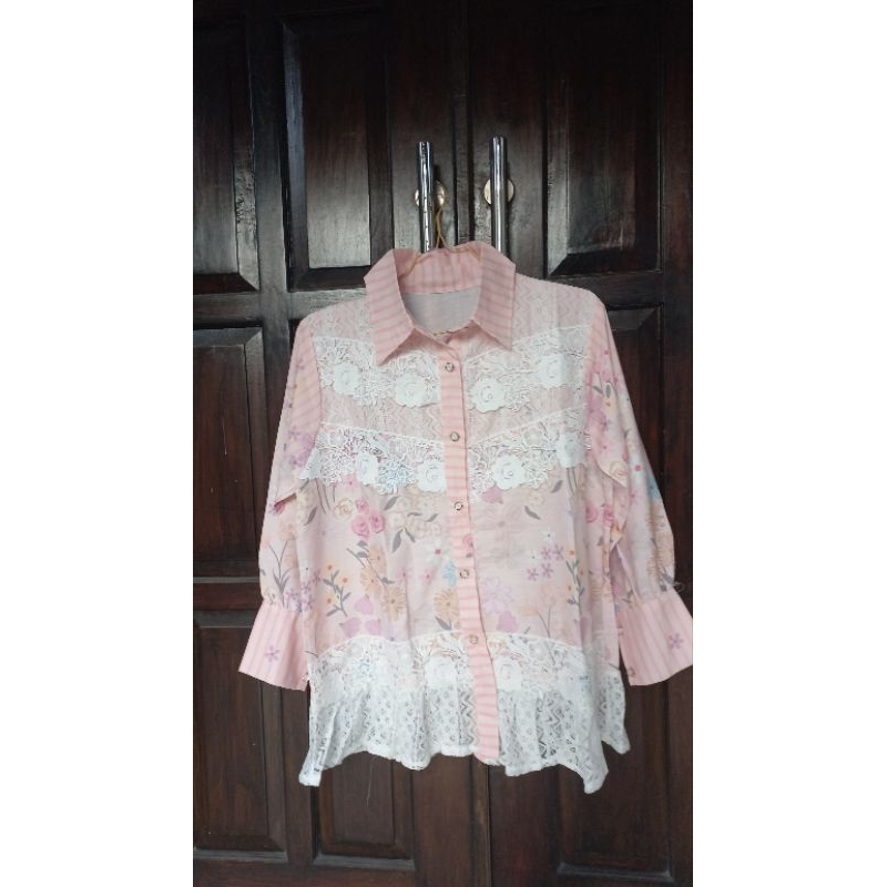 ATASAN MEIJIE WANG TERBARU / BLOUSE MEIJIWANG DUSTY PINK / KEMEJA MEIJIWANG RENDA BUNGA-BUNGA