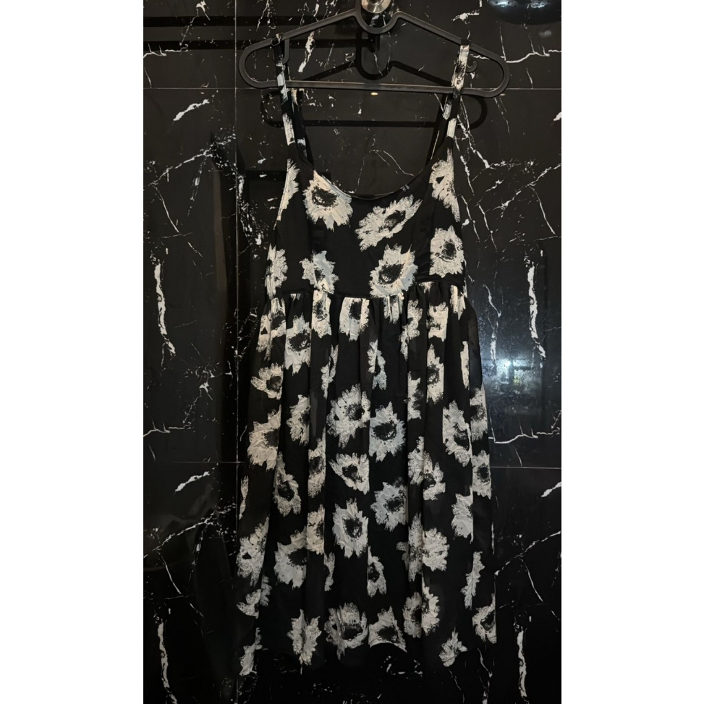 PRELOVED MINI DRESS BLACKFLOWER / DRESS PENDEK WANITA FLARE / Gaun Tanpa Lengan Bunga Hitam Putih