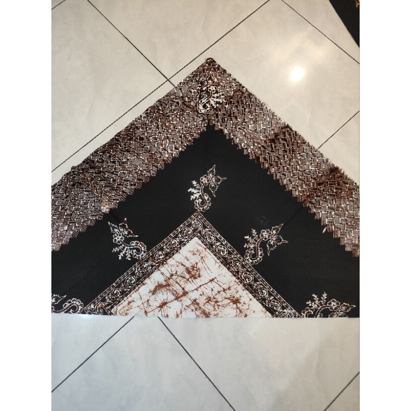 UDENG SEGITIGA LAKAR HITAM PUTIH BANYUWANGI