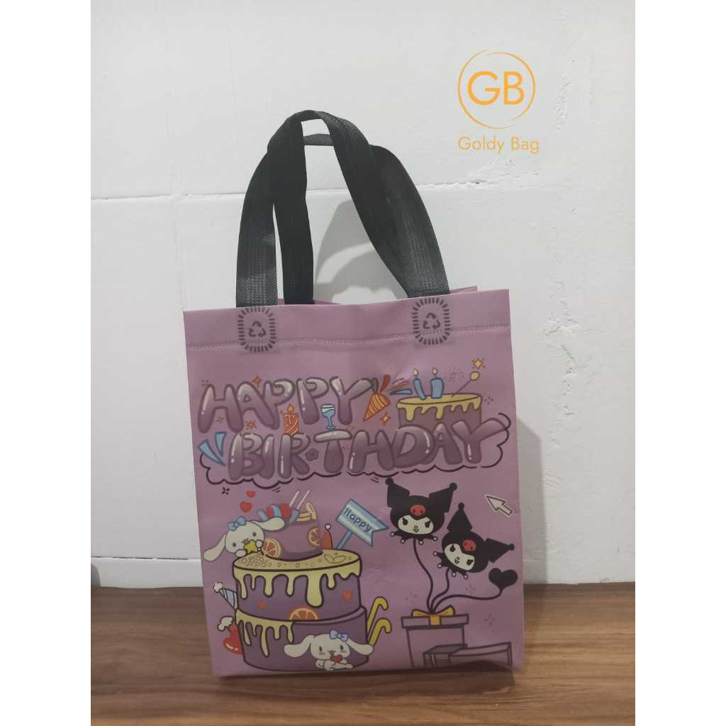 

GOODIEBAG ULANG TAHUN / TAS SOUVENIR KUROMI