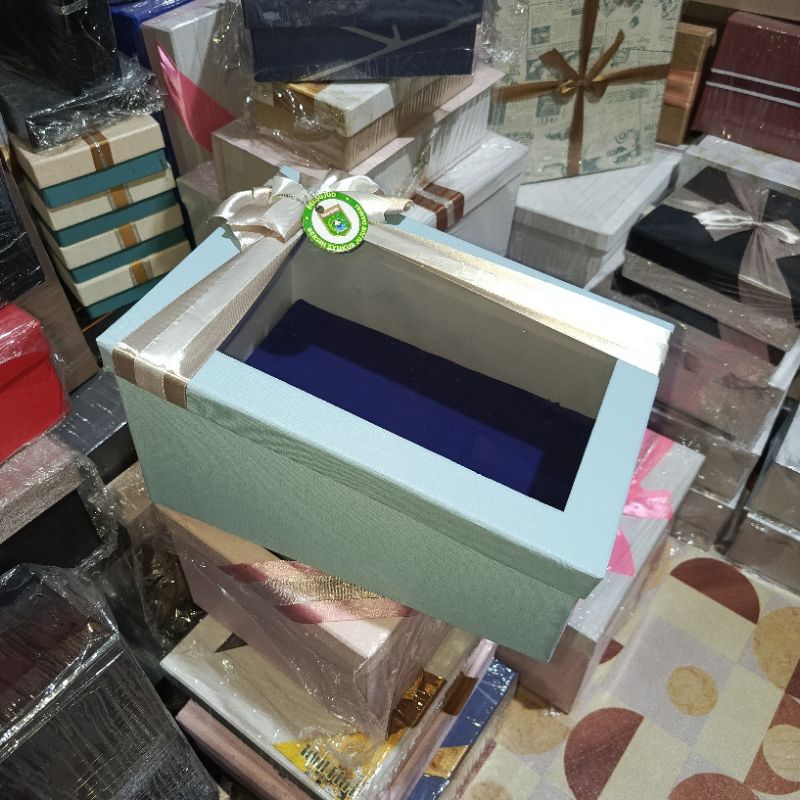 

Box Kado Ukuran 32 x 22 Tinggi 12-16 cm by Box Kado Banjarmasin + Bludru