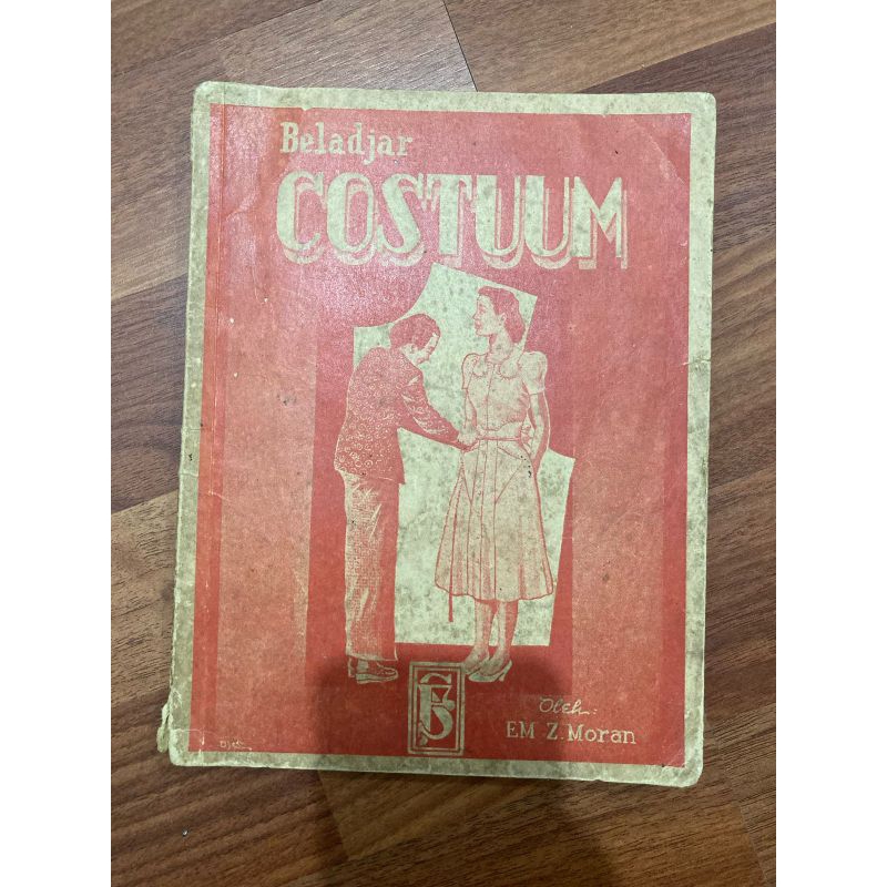 

Buku BELADJAR COSTUM oleh EM Z. Moran tahun 1952