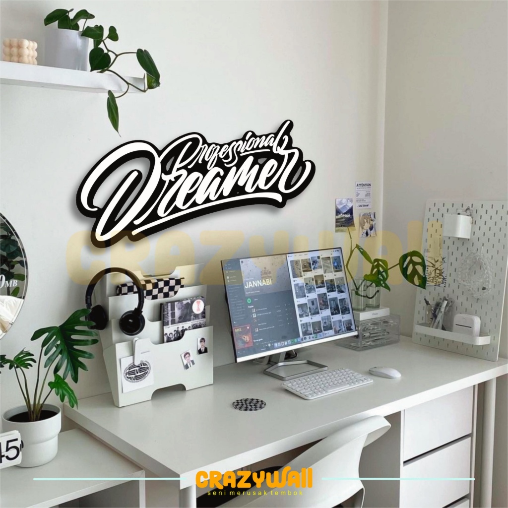 Hiasan dinding lettering “PROFESSIONAL DREAMER “ wall decor aesthetic kamar cewek kamar cowok