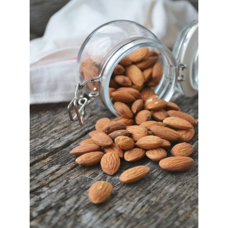 

KACANG ALMOND MENTAH UTUH 500gr/RAW WHOLE ALMOND 500 Gr