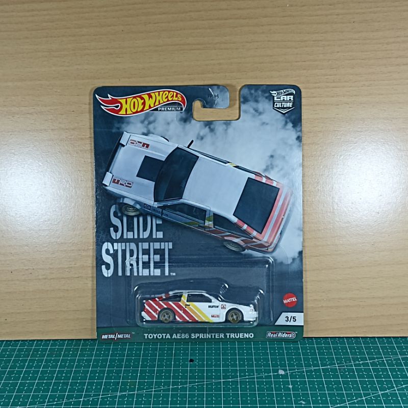 Hot Wheels Premium Toyota AE86 Sprinter Trueno Slide Street