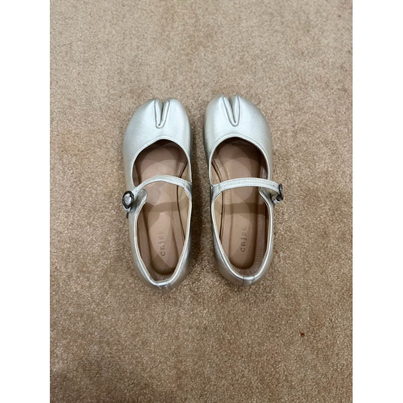 PRELOVED CAJSA MISAKI SILVER TABI FLATS / Sepatu cajsa silver tabi