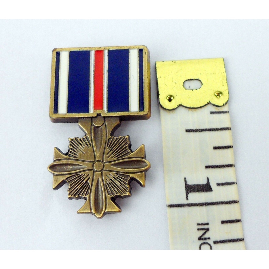 UNITED STATES ARMED FORCES DISTINGUISHED FLYING CROSS BADGE PIN-334