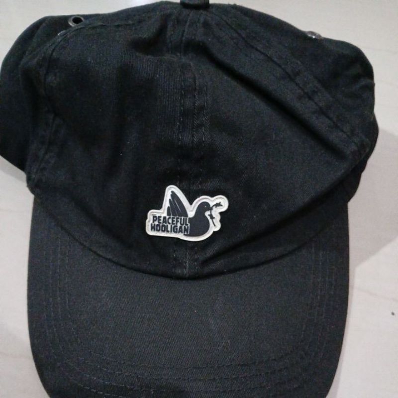 topi peaceful hooligan