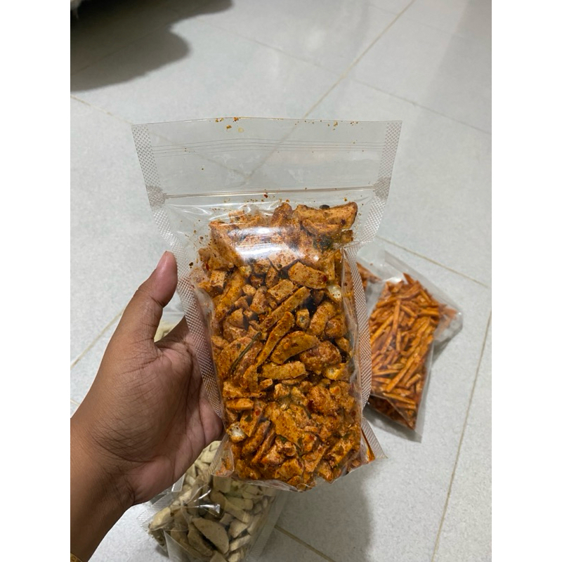 

BASRENG ORIGINAL DAN PEDAS DAUN JERUK KEMASAN 250gr