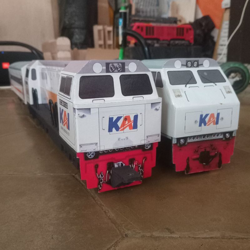 Lokomotif Kereta Api Mainan+Gerbong CC206