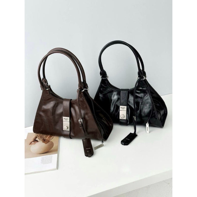 Medium Leather Tote in Calfskin Leather