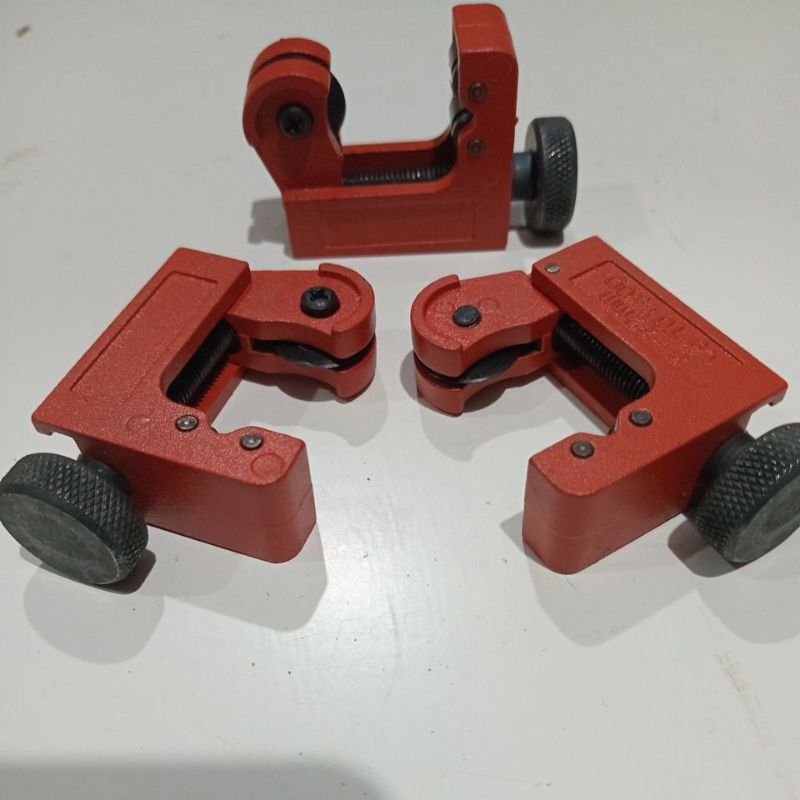 

CUTTER PEMOTONG PIPA TEMBAGA