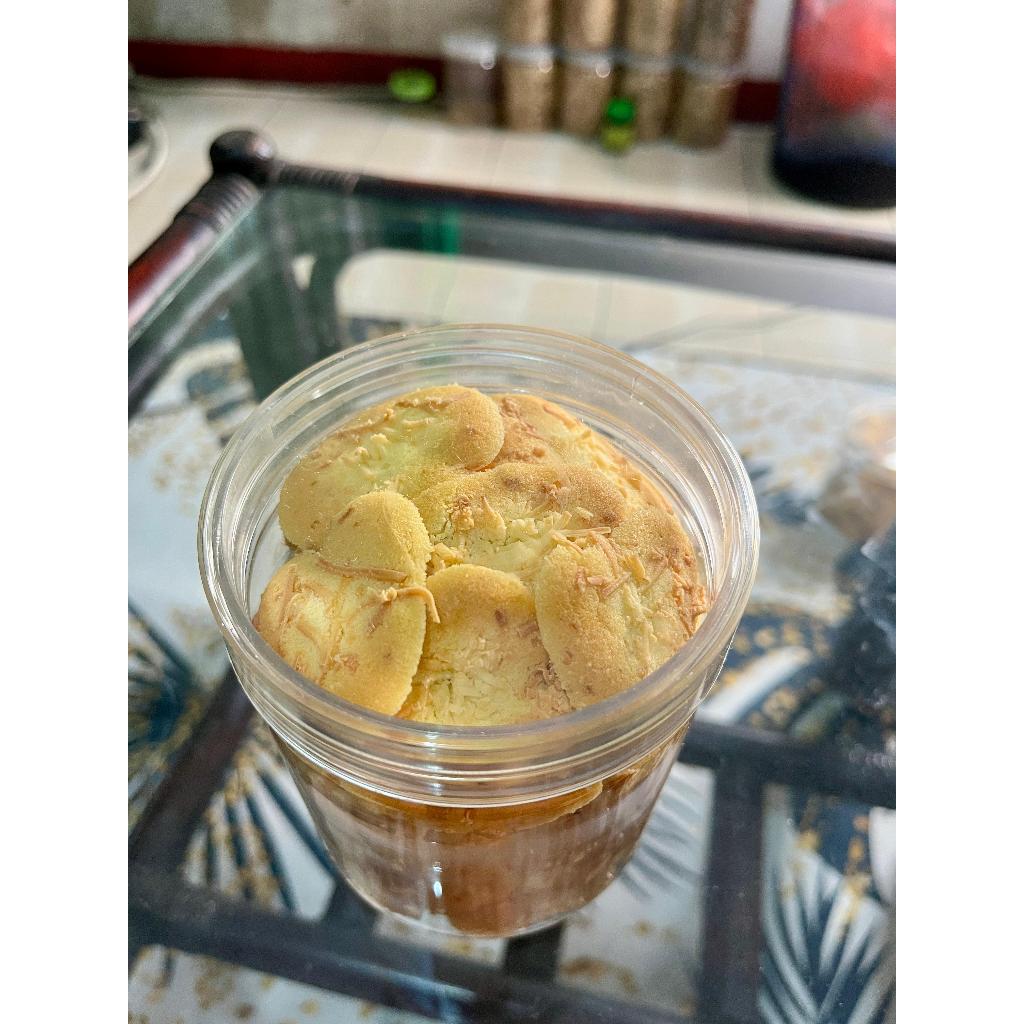 

Kue Kering "LIDAH KUCING" Berbentuk LOVE Wisman Wijsman Toples Tabung Premium - (Kue Lebaran & Natal) Fresh Bakes