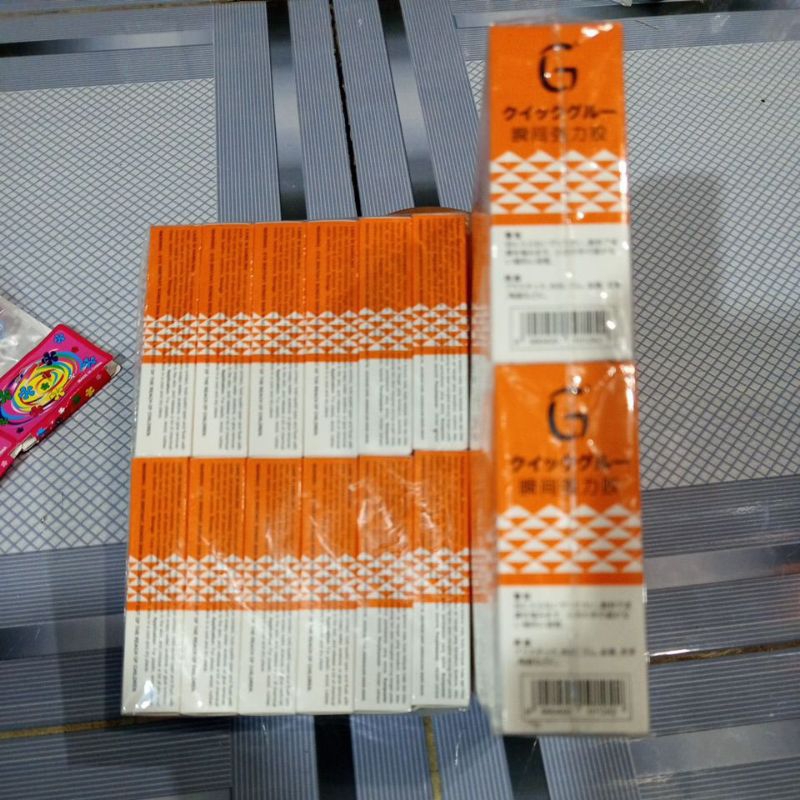 

(1 pak isi 12 pcs) lemG atau lem setan